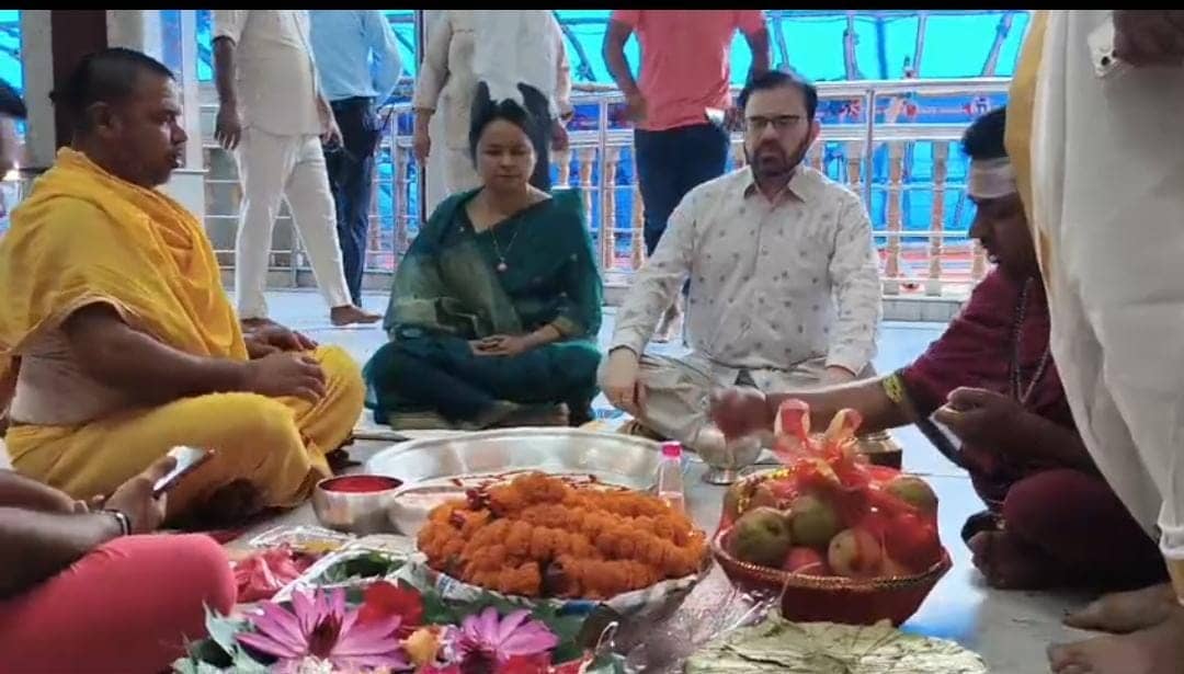 झारखंड की मुख्य सचिव अलका तिवारी ने बाबा बैद्यनाथ के दर पर की पूजा अर्चना,राज्य सहित देश की खुशहाली की कामना की