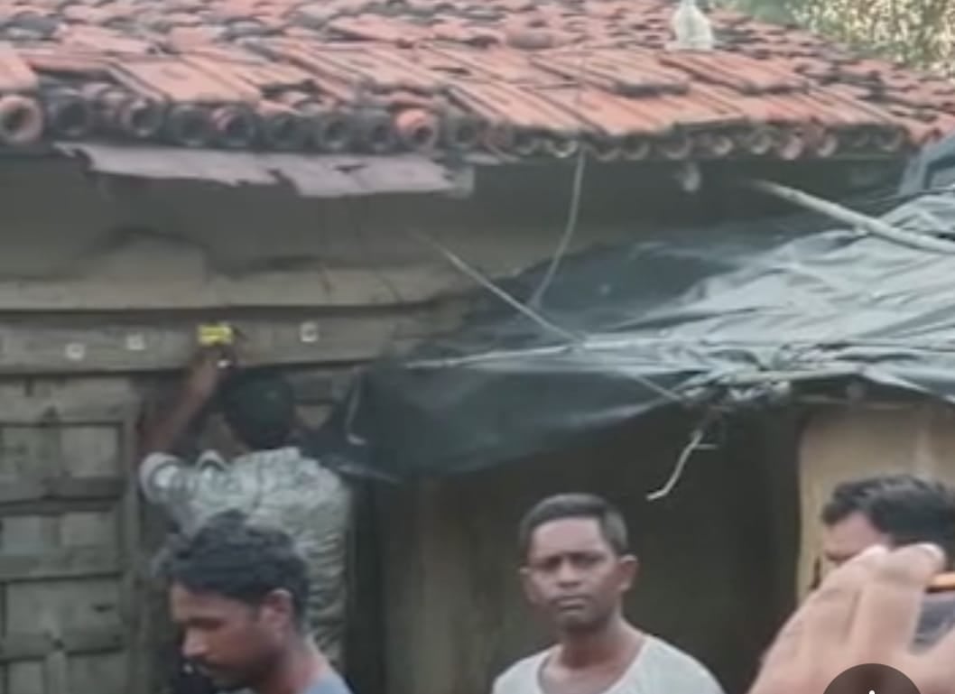 धनबाद में खौफनाक वारदात: पति की हत्या कर लाश को कमरे में गाड़ दी, फिर बना दिया चबूतरा,पढ़िए- कैसे हुआ खुलासा