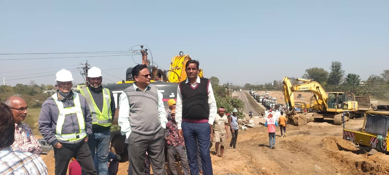 धनबाद-गोमो रेल खंड में गया पुल की मरम्मती का कार्य जारी, वन-वे हुई ट्रैफिक व्यवस्था