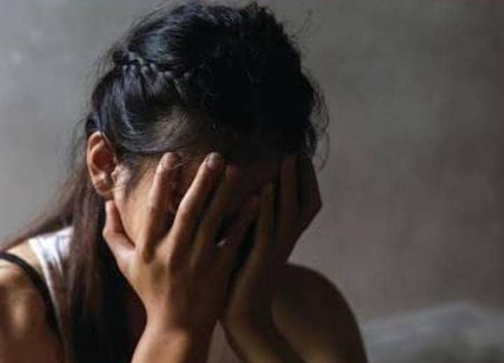 नशे की हालात में पिता करता है घिनौनी हरकत! जब बच्ची ने बताई बाप की करतूत, सुनते ही खौल गया टीचर का खून