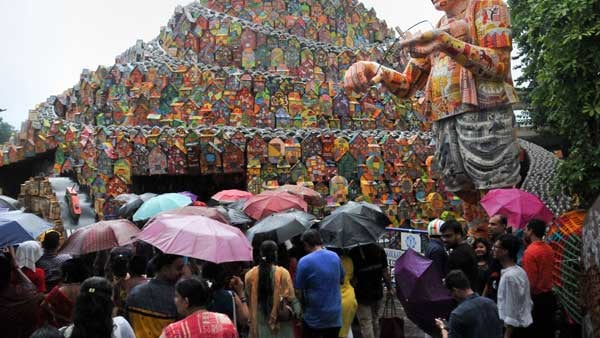 दुर्गा पूजा पर बारिश का साया, मेले के रौनक पर अभी से खतरा