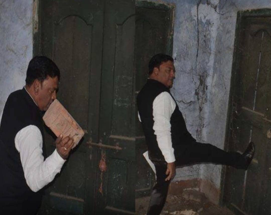 किसी ने लात मारी, तो कोई ईंट से मारा, टूट गया कांग्रेस ऑफिस का ताला