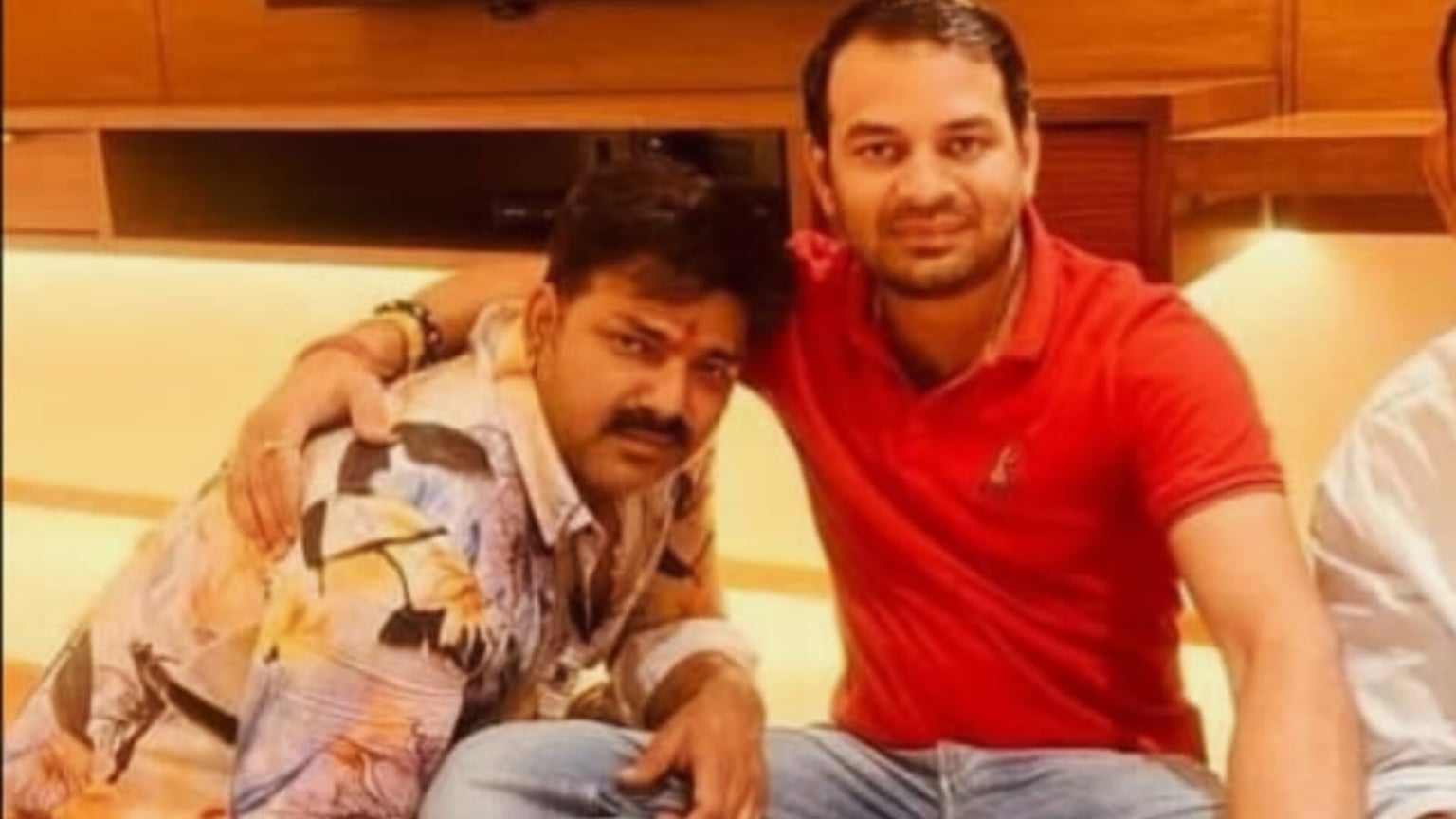 पवन सिंह कल हमारे पैरों में गिरे हुए थे आज किसी और के पैर पर गिरे हुए हैं, पावर स्टार के लिए तेज प्रताप यादव ने क्यों कह दी बड़ी बात