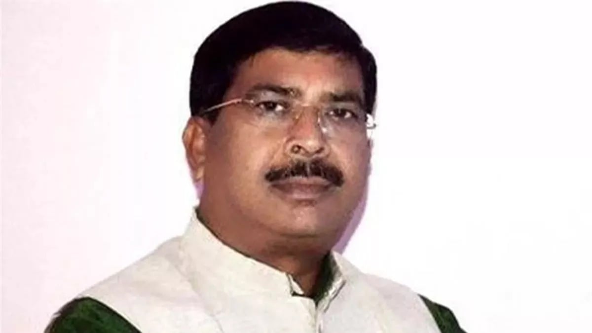 बिहार चुनाव के ठीक पहले झारखंड भाजपा में इस बदलाव के क्या है संकेत,पढ़िए इस रिपोर्ट में