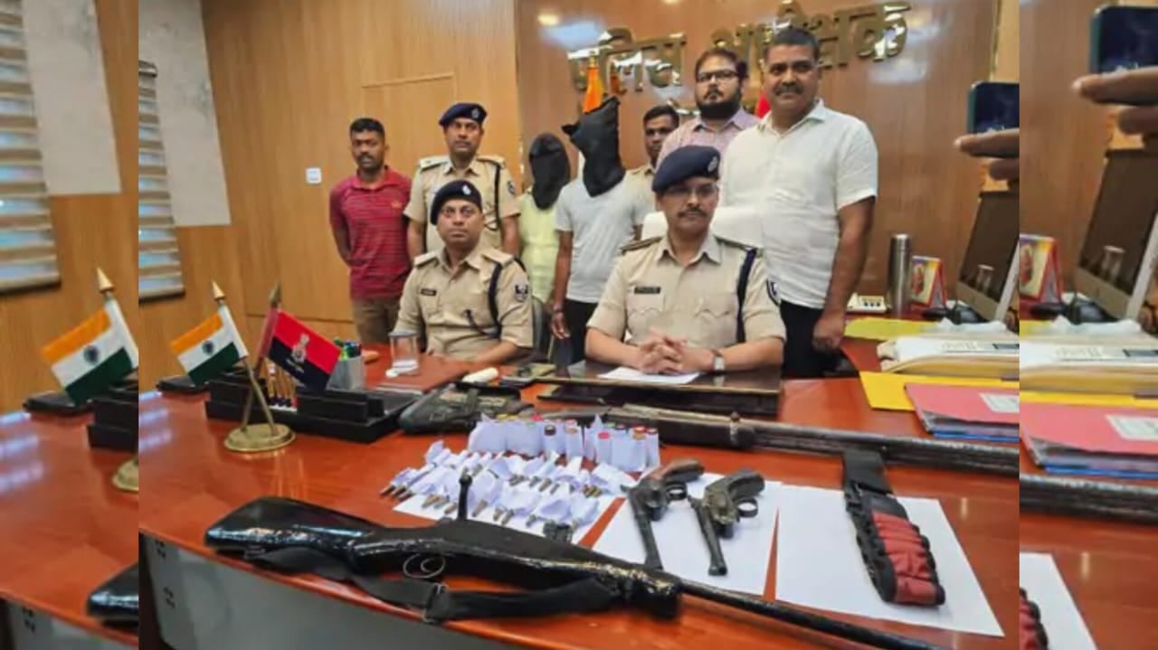 बड़ी कार्रवाई : शेखपुरा में अवैध हथियारों के साथ पिता-पुत्र हुए गिरफ्तार, विधानसभा चुनावों में किया जाना था इन हथियारों का इस्तेमाल