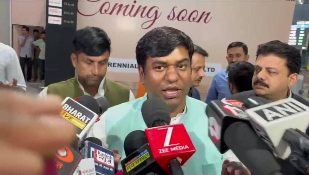 मुकेश सहनी हुए दिल्ली रवाना, बोले-महागठबंधन थोड़ा बीमार है, वहां सारे डॉक्टर हैं, वहीं होगा सही इलाज