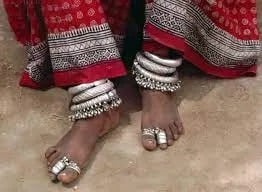 सोने-चांदी के रेट आसमान पर, महंगी चांदी के लिए दरिंदों ने बुजुर्ग का पैर काटा, अपाहिज हो गई बेचारी
