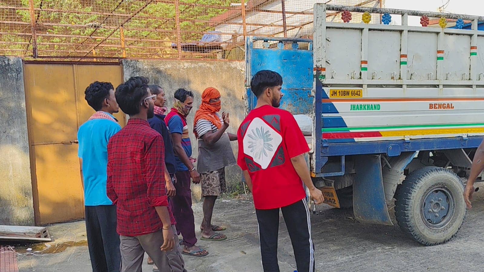 धनबाद: कुमारघुबी में ट्रेन की चपेट में आने से दो की मौत, परिवार में मचा कोहराम