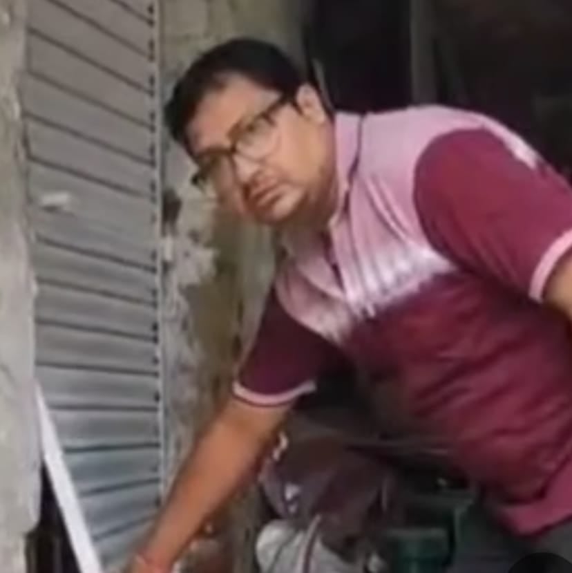 Dhanbad: वाह -रे शराब के शौक़ीन चोर ,शराब की बोतलें तो ले ही गए,साथ में हार्ड डिस्क भी समेट ले गए