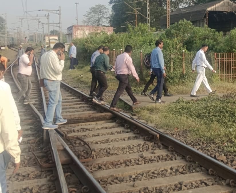 Railway News: धनबाद में रेल सुविधाओं को बढ़ाने का कुछ ऐसे किया जा रहा प्रयास