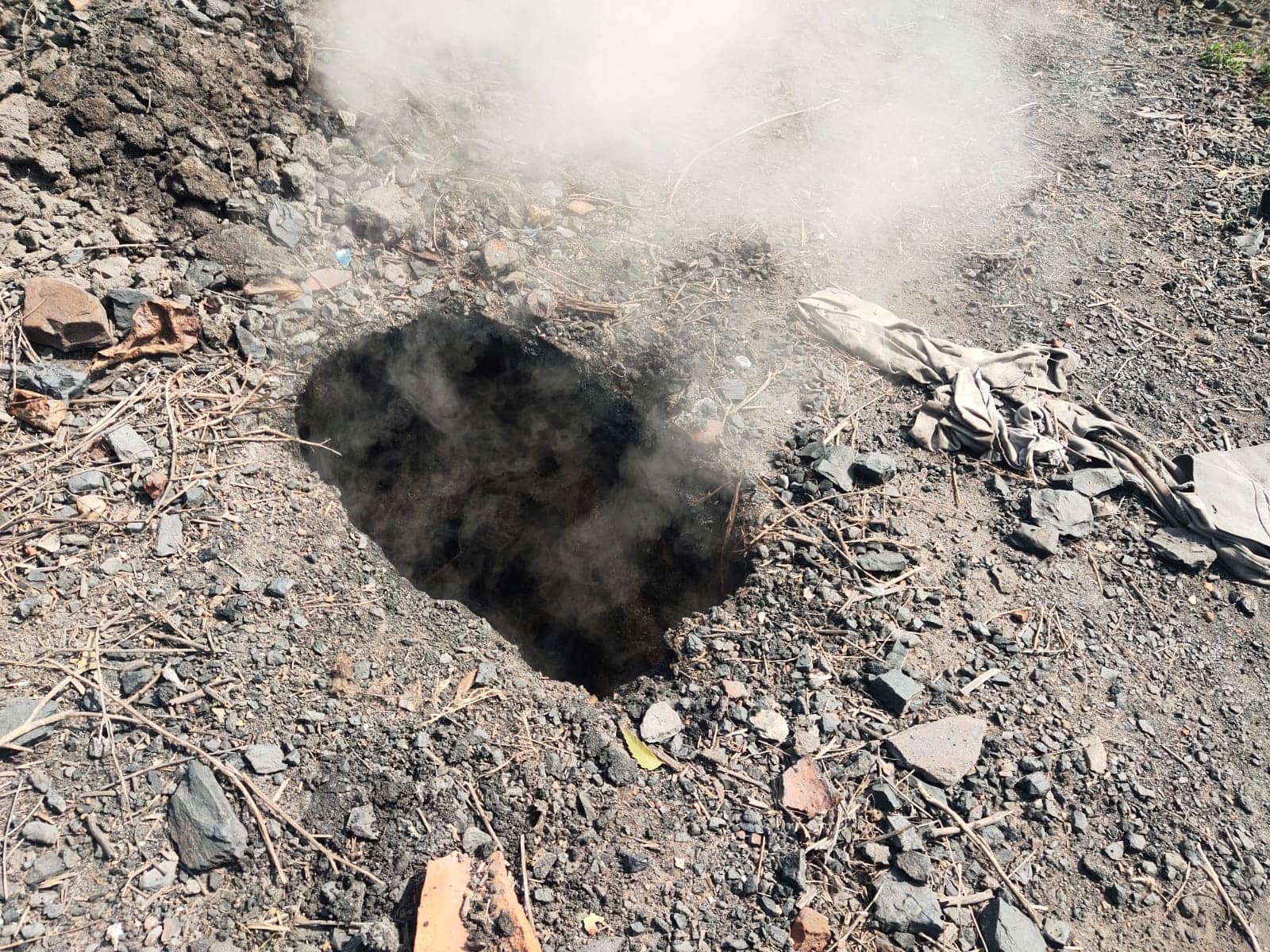 झरिया में आग उगलते गोफ में गिरा बच्चा, बुरी तरह झुलसा