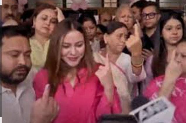 Bihar Election: पहले चरण में लालू परिवार के साथ खेसारी लाल यादव ने की वोटिंग, चिराग पासवान ने मतदाताओं से की वोटिंग की अपील