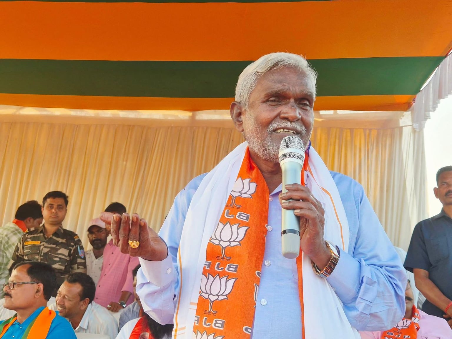 56 विधायकों के सामने हेमंत ने कर दिया बेइज्जत! भावुक हो गए चंपाई,कैमरे पर आंख से निकला आंसू