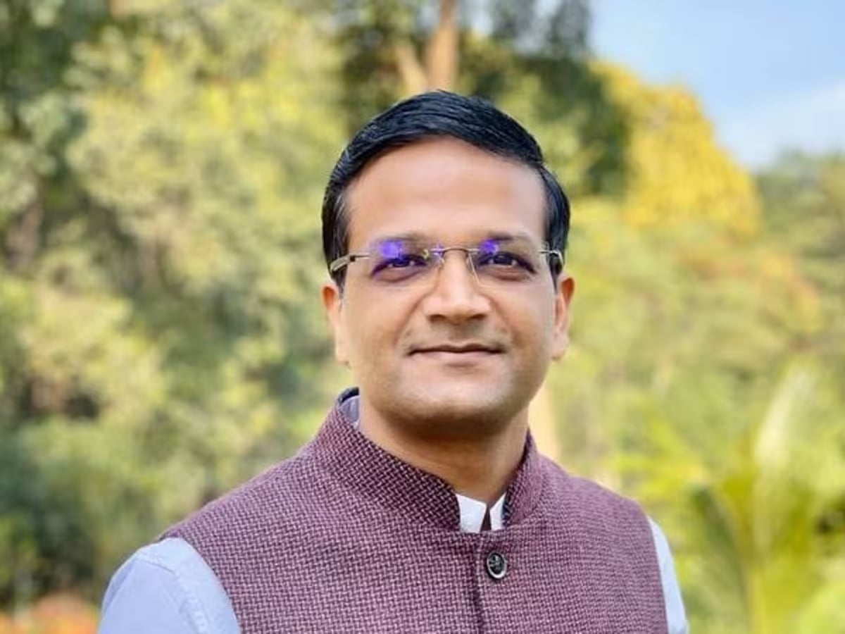 बड़ी खबर: रांची के पूर्व DC छवि रंजन को राहत, राज्य सरकार ने खत्म किया सस्पेंशन