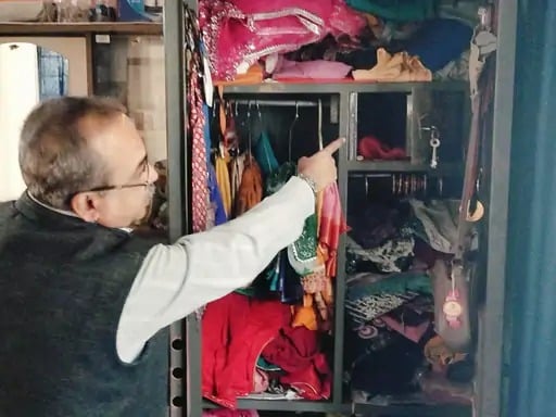जमशेदपुर में कांग्रेस नेता के घर बड़ी चोरी! 10 लाख के जेवर और नकदी लेकर चोर फरार, CCTV में वारदात कैद