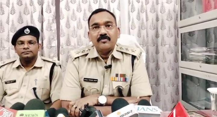 जमशेदपुर:सिदगोड़ा पुलिस ने क्या हत्याकांड का खुलासा,तीन युवक गिरफ्तार,हथियार बरामद