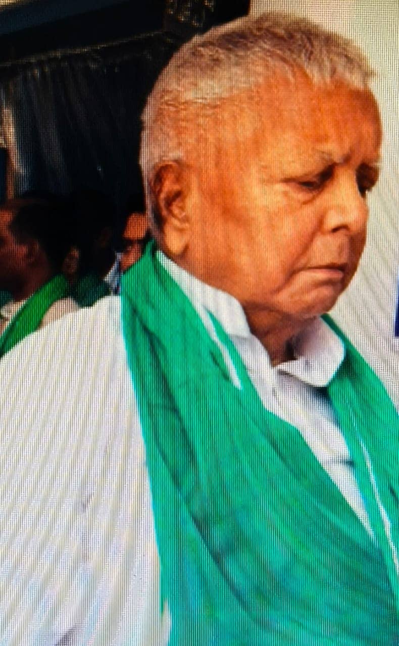 बिहार के सियासी परिवार में "तूफ़ान" : क्या सचमुच लालू प्रसाद यादव नजरबन्द है ?जदयू ने क्या कह चढ़ा दिया सियासी पारा!