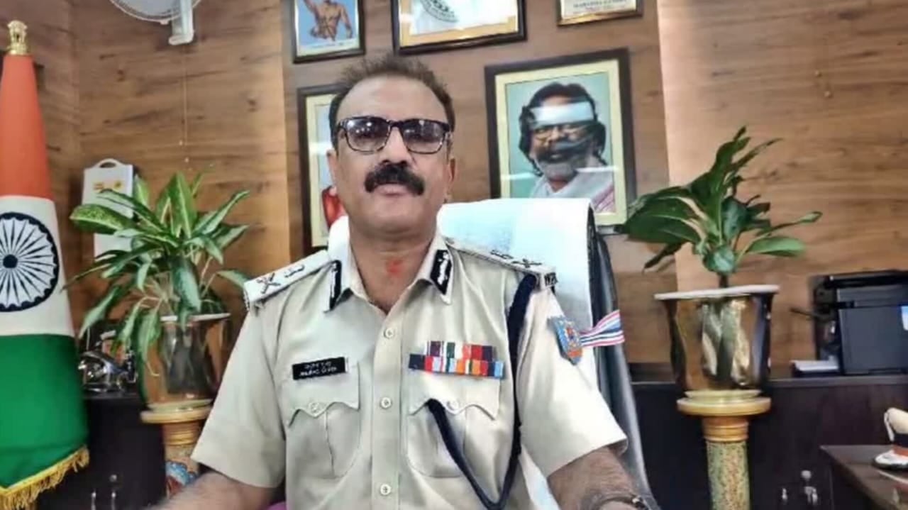 बड़ी खबर: पूर्व डीजीपी अनुराग गुप्ता के खिलाफ डोरंडा थाने में शिकायत दर्ज