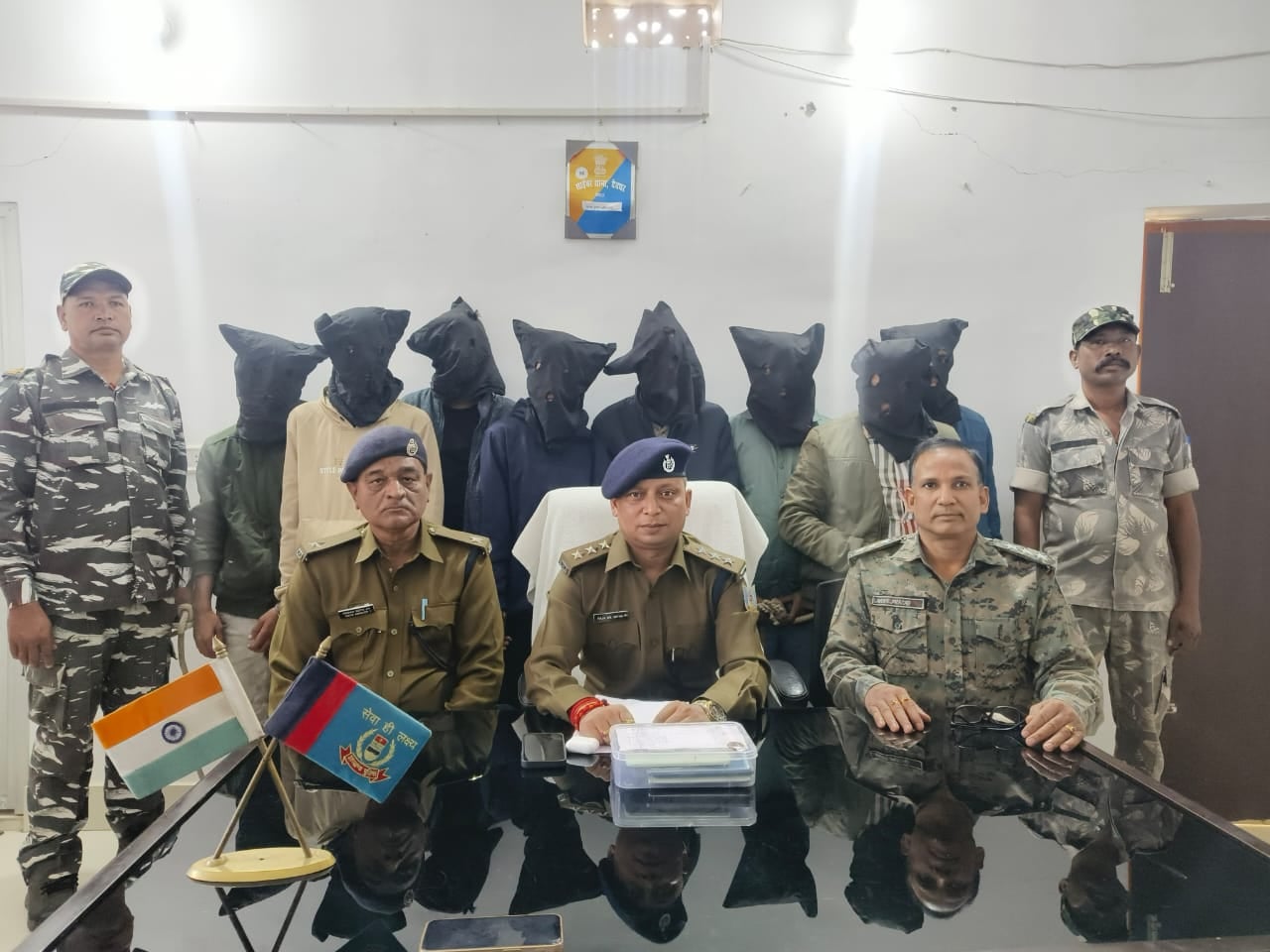 देवघर: लोन देने के नाम पर करते थे ठगी,गैंग के 8 शातिर साइबर अपराधी गिरफ्तार