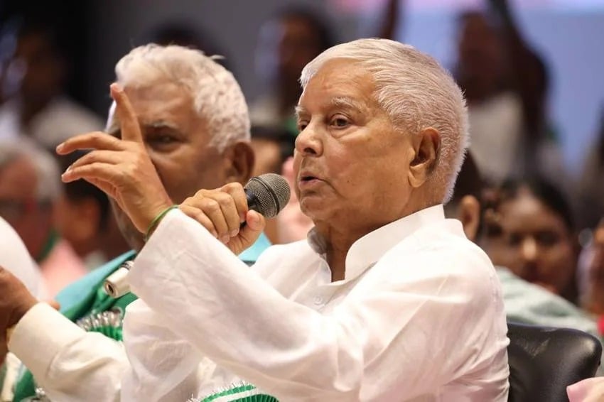 बिहार में नीतीश से अधिक लालू की क्यों है चर्चा,पारिवारिक विवाद कैसे सड़क पर आया,क्या है लालू परिवार का कुर्सीनामा!