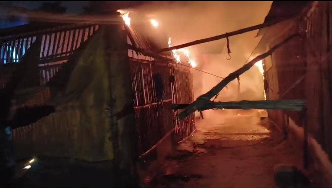 जमशेदपुर सिदगोड़ा बाजार में भीषण आग, 6 दुकानें जलकर राख, लाखों का हुआ नुकसान