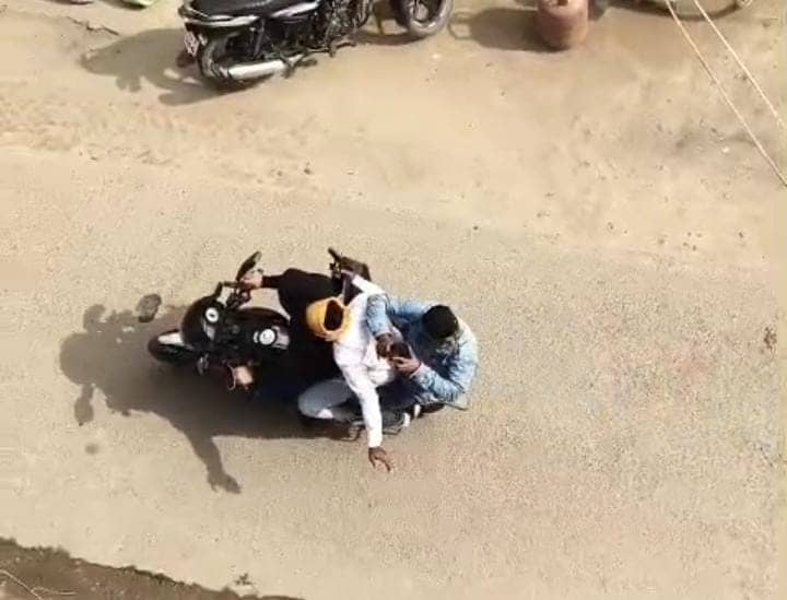 सिवान के रघुनाथपुर में दिनदहाड़े 20 लाख की लूट, फायरिंग कर फरार हुए बदमाश