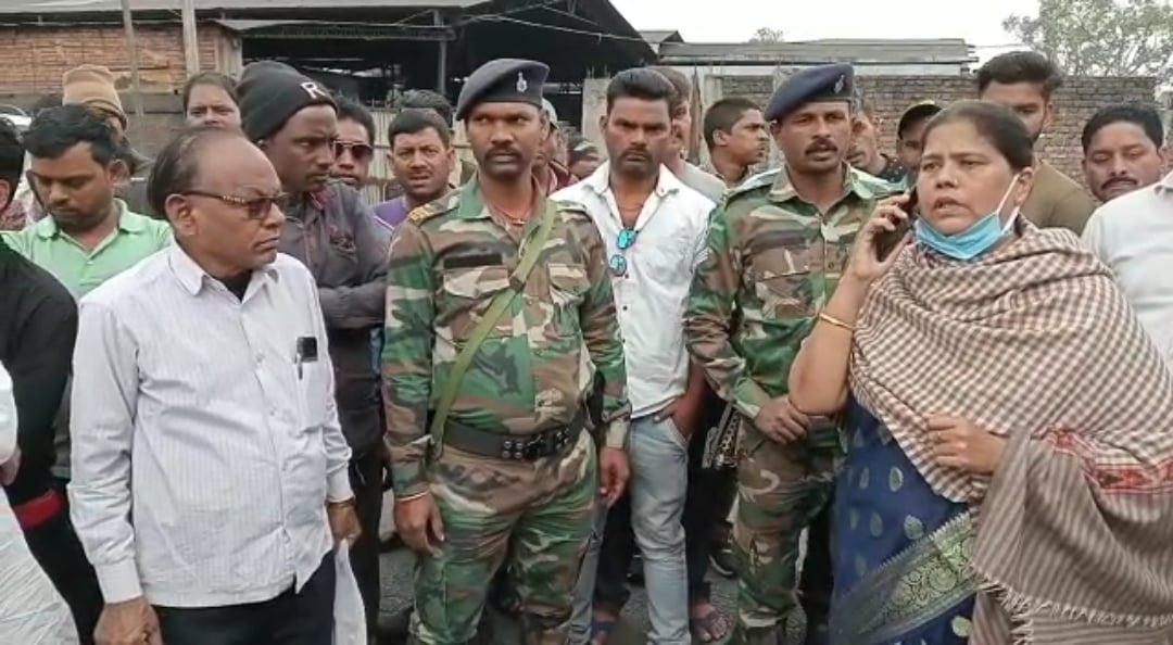 अपर्णा सेनगुप्ता के वाहन को धक्का मारने का प्रयास, हाईवा के साथ चालक पुलिस हिरासत में