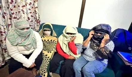 BREAKING: भाजपा नेत्री के घर पर चल रहा था SEX RACKET का घिनौना खेल, पुलिस ने मारी रेड तो आपत्तिजनक हालत में पकड़ाए जोड़े
