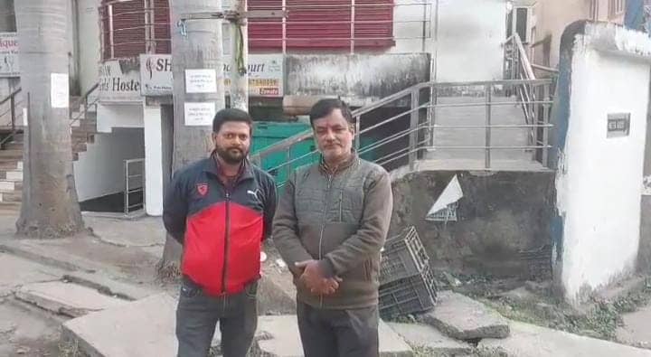 अब क्या होगा? धनबाद का दोनों आधार सेवा केंद्र हुआ बंद, लोगों में बढ़ी बेचैनी