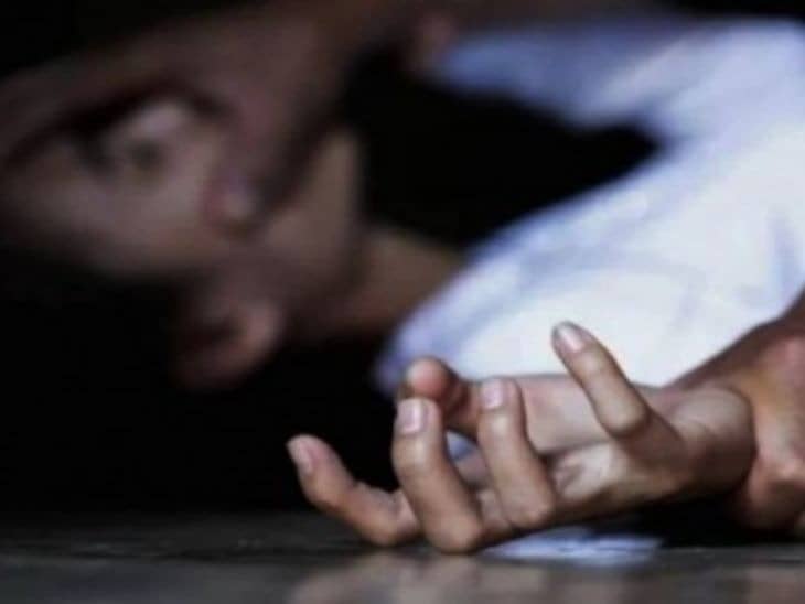 झारखंड में युवती के साथ हैवानियत! जंगल के बीचों बीच नग्न अवस्था में मिला शव, दुष्कर्म के बाद हत्या की आशंका