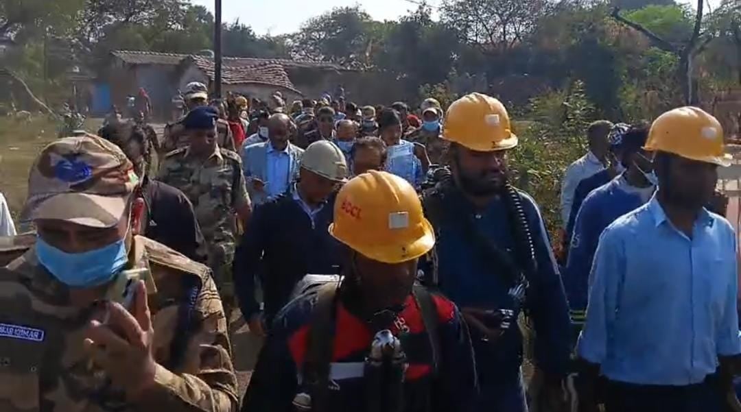 धनबाद: केंदुआडीह में गैस का कहर तेज, दो महिलाओं की मौत के बाद जागा प्रशासन