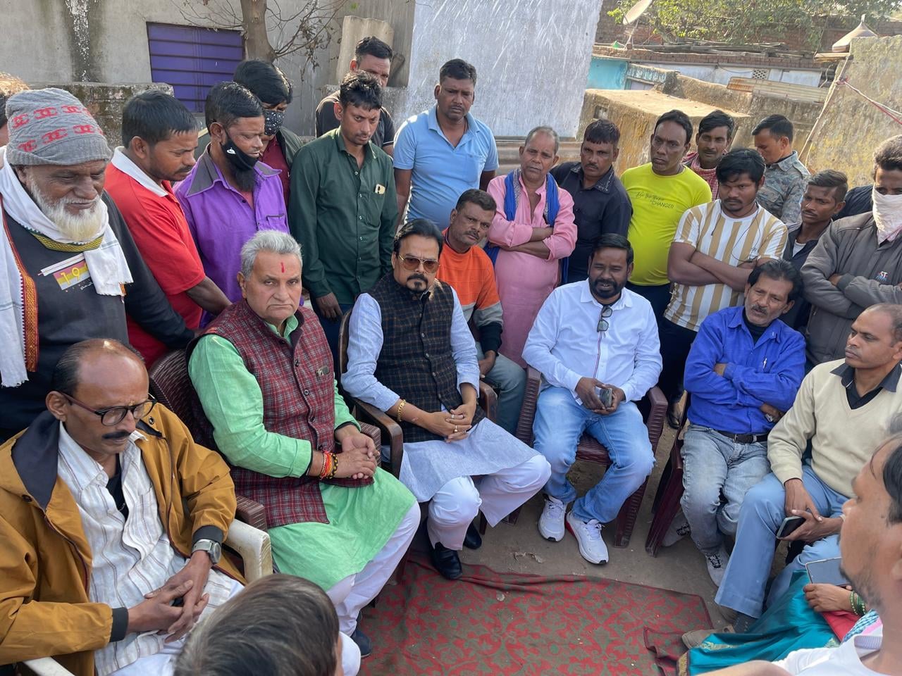 Dhanbad Gas Leakage: सिंदरी विधायक और कांग्रेस नेता अशोक सिंह पहुंचे गैस प्रभावित केंदुआडीह, लोगों ने क्या बताई अपनी पीड़ा!