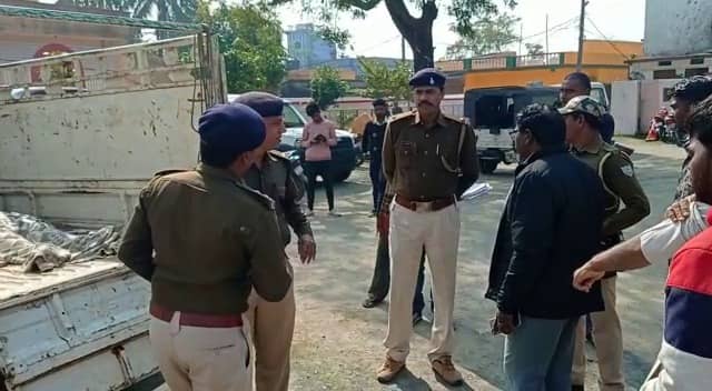 युवक विनन्द रजक की गोली मारकर हत्या, मृतक की बहन ने दोस्तों पर लगाया हत्या का आरोप