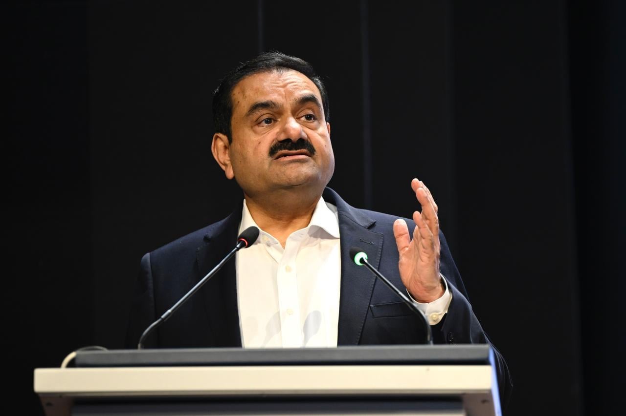 वाह रे हमर सोना झारखंड : पांच घंटे अडानी रहे, क्यों बोलने के पहले "धनबाद" को किया प्रणाम, फिर और क्या कहा !