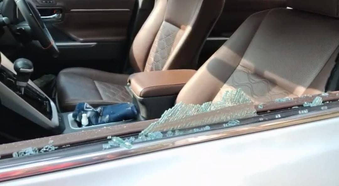 गए थे बाबा मंदिर स्थित उमा भवन में लौटे तो गाड़ी का शीशा तोड़कर ये समान कर लिया गायब, संगठन के लोग हैं चिंतित