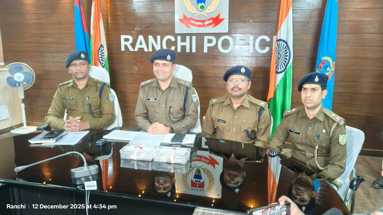 कोढा गैंग के खिलाफ बड़ी कामयाबी,रांची में छिनतई कर बिहार में ठिकाने लगाते हैं गहने, पुलिस ने 60 लाख का सोना चांदी किया बरामद