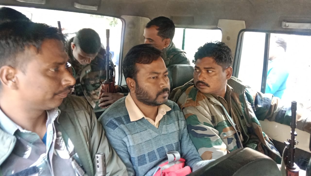 BREAKING: भवन प्रमंडल के कार्यपालक अभियंता अरुण सिंह 70 हजार घूस लेते गिरफ्तार, एसीबी ने रंगे हाथ दबोचा