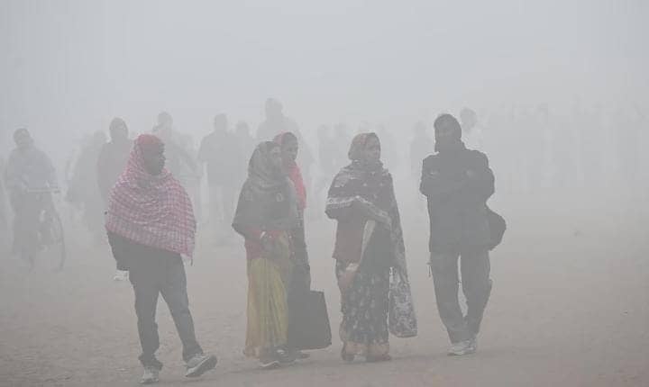 बिहार में घना कोहरा बना मुसीबत, रेल-हवाई सेवाएं प्रभावित, जनजीवन अस्त-व्यस्त