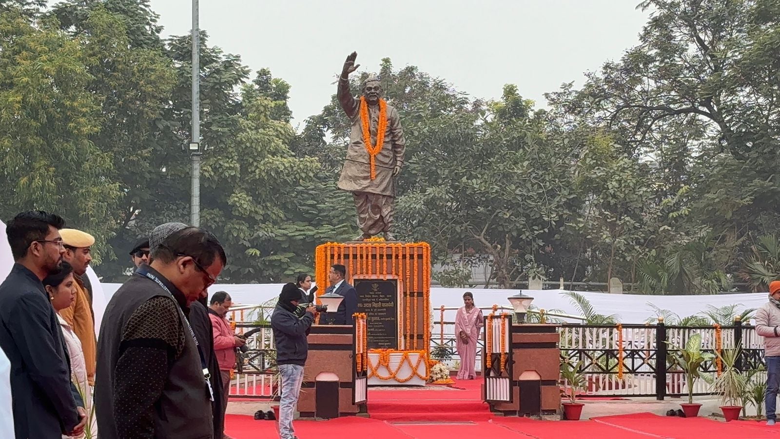 अटल बिहारी वाजपेयी की जयंती पर मुख्यमंत्री नीतीश कुमार ने दी श्रद्धांजलि, राष्ट्र निर्माण में योगदान को किया याद
