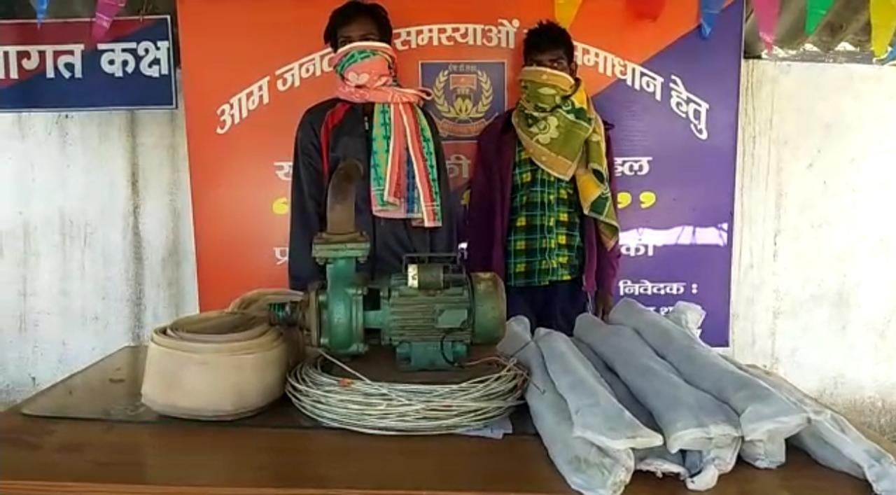 अफीम की खेती करते दो जन रंगे हाथ धराए