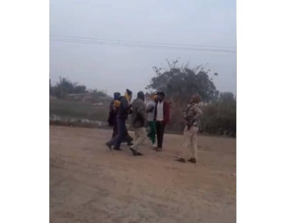 वाहन जांच के दौरान बवाल! दारोगा से मारपीट, चालान मशीन तोड़ी, वीडियो हुआ वायरल