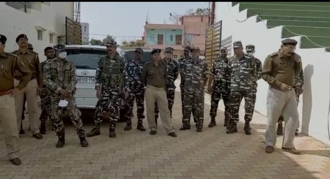 "नक्सली सरेंडर करें, वर्ना उनके मांद में घुस कर सिखाएंगे सबक"