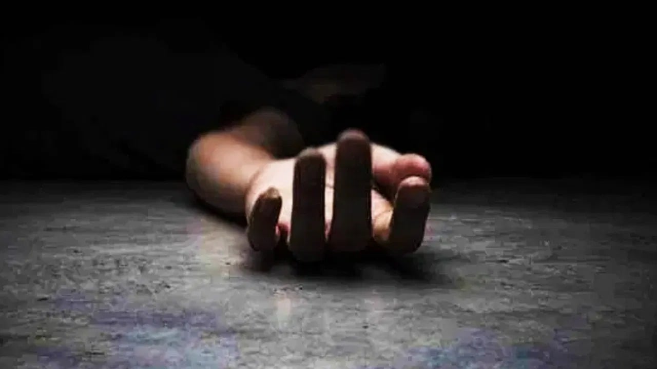 दुमका में सीनियर अधिवक्ता की पत्नी का बाथरूम में जला हुआ शव बरामद, इलाके में मचा हड़कंप