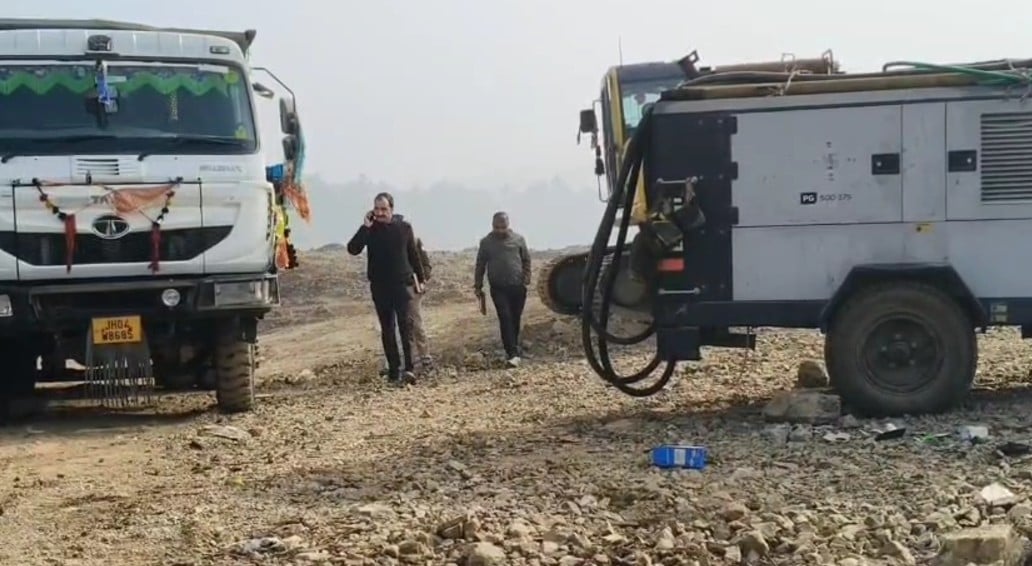 बड़ी खबर: साहिबगंज में सीबीआई की लगातार कार्रवाई से बढ़ी हलचल, गदवा पहाड़ पहुंचकर की संजय यादव के पत्थर खदान की जांच