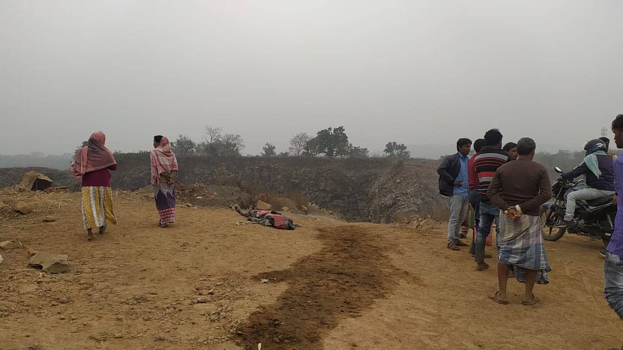 BREAKING : दुमका के अवैध पत्थर खदान में हुई दुर्घटना, एक मजदूर की मौत, दूसरा गंभीर रूप से घायल