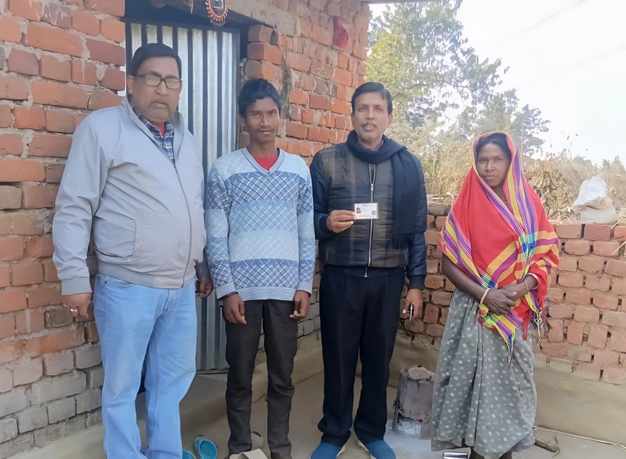 शिक्षकों के इस प्रयास की चर्चा के साथ प्रशंसा भी,पढ़िए- कैसे टीचर ने एक आदिवासी बच्चे के शैक्षणिक भविष्य को बचा लिया!