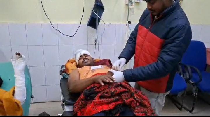 बड़ी खबर: बोकारो के भुजुडीह में जानलेवा हमला, एक ही परिवार के आधा दर्जन लोग घायल, सभी को धनबाद किया गया रेफर