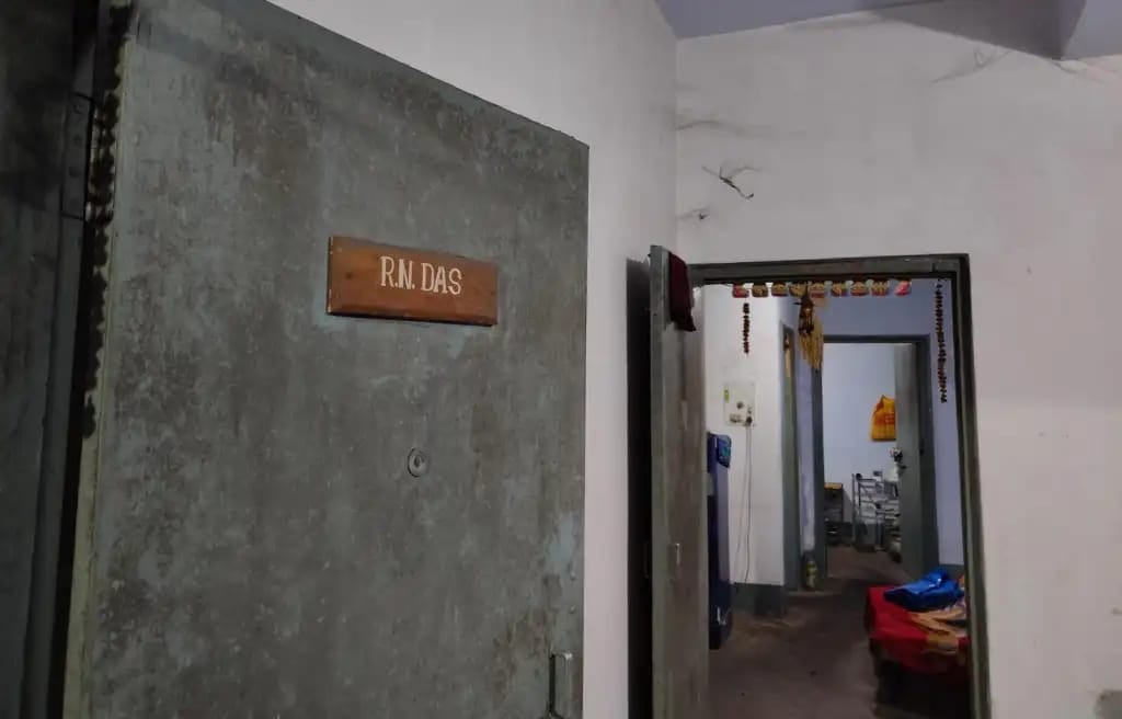बड़ी खबर : सरायकेला में कलयुगी बेटे ने दावली मारकर की पिता की बेरहमी से हत्या, फिर शव पर बैठा रहा