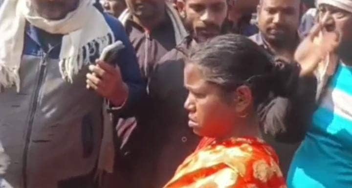 धनबाद में बच्चा अपहरण की कोशिश से हड़कंप, बस स्टैंड पर 9 वर्षीय बच्चे को मां से छीनने लगी संदिग्ध महिला