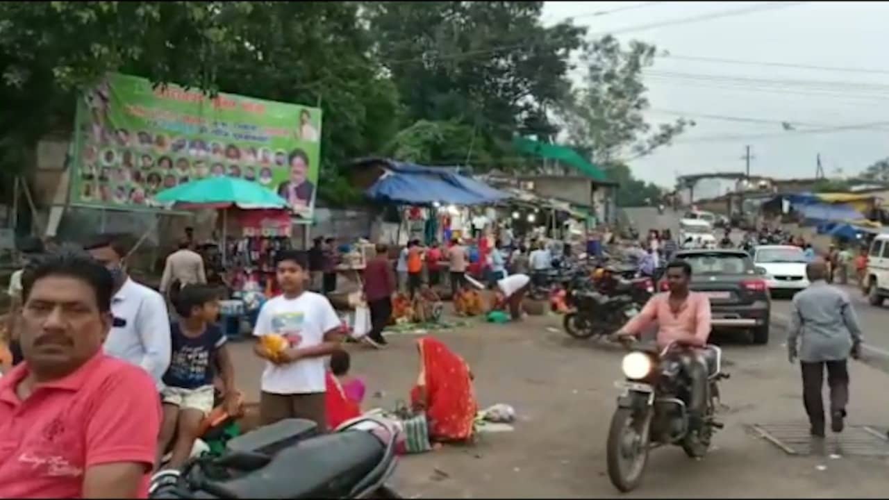 दुकानें उजड़ने से सैकड़ो दुकानदारों के सामने रोजी रोटी की समस्या उत्पन्न